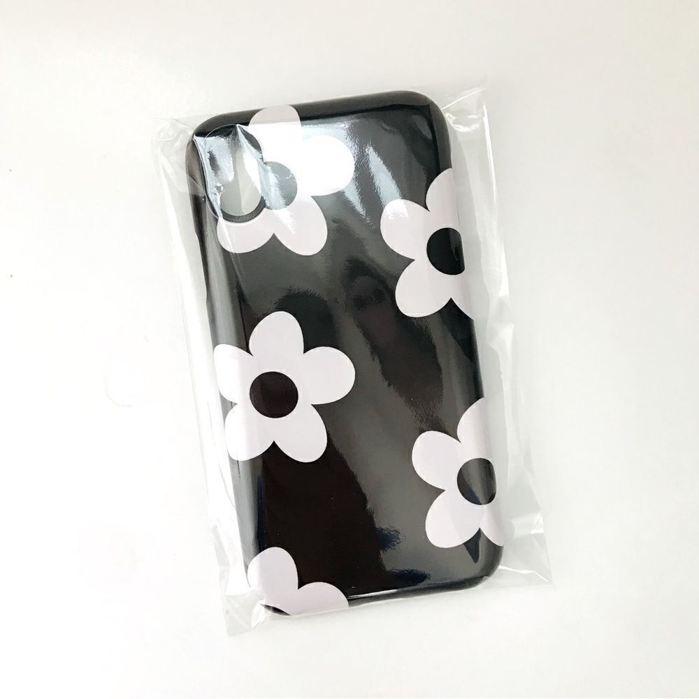 🌼Black and White Floral iphone XR Case